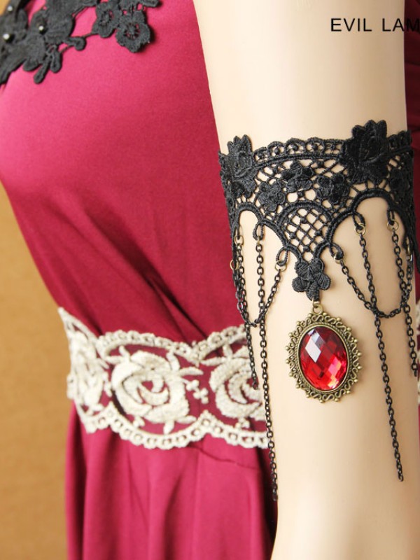 Gothic Race Red Diamond Armband Gothic Race Red Diamond Armband