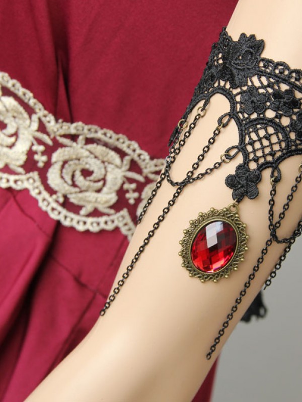 Gothic Race Red Diamond Armband Gothic Race Red Diamond Armband
