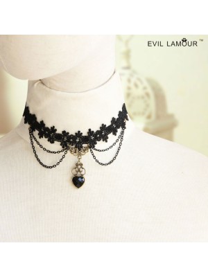 Heart-shaped Pendant Choker