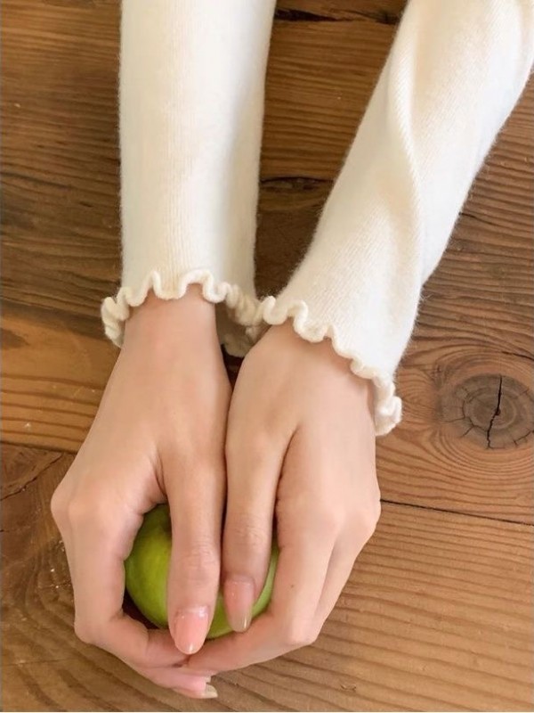 Petal neckline knitted high neck blouse Petal neckline knitted high neck blouse