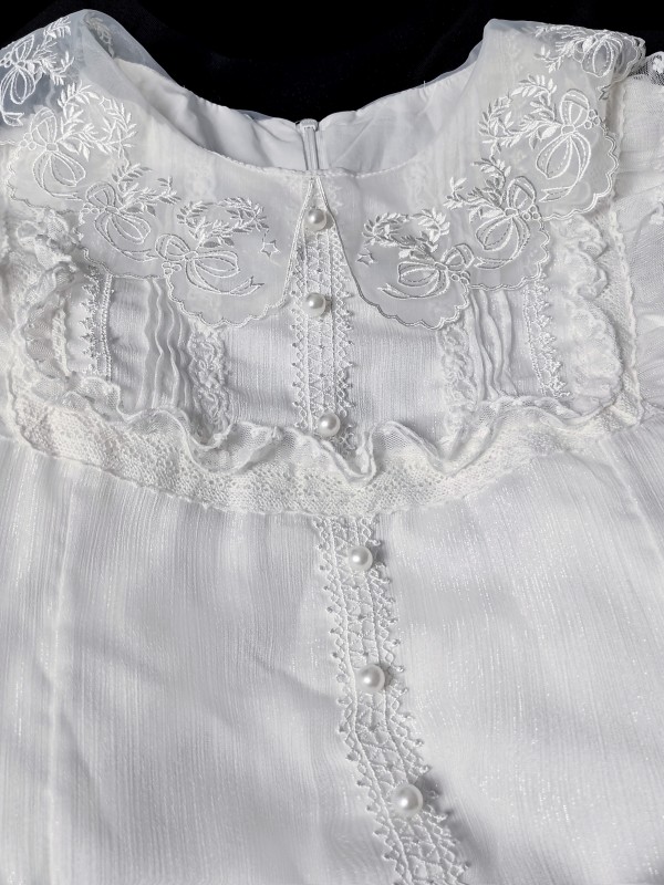 Classic  Lolita lantern sleeves and embroidered neck blouse