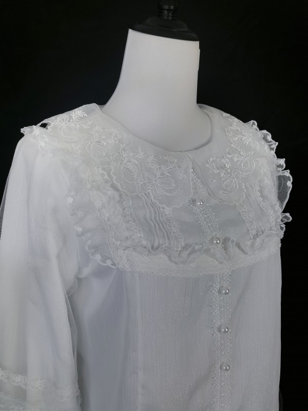 Classic  Lolita lantern sleeves and embroidered neck blouse